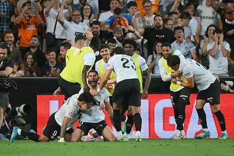 برشلونة ينهي الدوري الإسباني بخسارة أمام فالنسيا